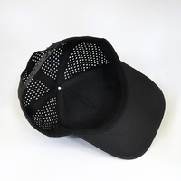 Casquette de baseball snapback personnalisée à 5 panneaux, 100% polyester, unisexe, sport, noire, imperméable, perforée au laser