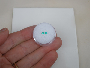 Paire d'émeraudes vertes naturelles colombiennes AAA, 3 mm, rondes, facettées, certifiées par un tiers, pour la fabrication de bijoux - Product Image 4