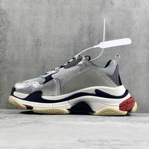 รองเท้าผ้าใบทรง Chunky Dad Sneakers รุ่นพรีเมียมใหม่ปี 2026 สไตล์ Triple S สีเงินเทา  วัสดุตาข่าย  แบบลำลองสไตล์เรโทร สำหรับผู้ชายและผู้หญิง - Product Image 2