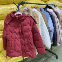 Vestes matelassées d'occasion triées en balles, tailles et couleurs variées, manteaux en coton de seconde main, vente en gros en vrac