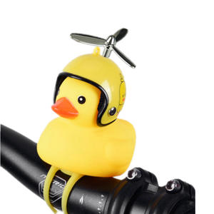 Sonnette de vélo TikTok Duck avec hélice rotative et design de casque pour la sécurité des enfants, accessoire de vélo alimenté par batterie - Product Image 1