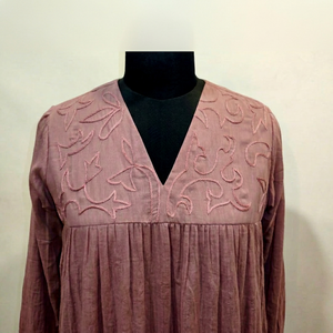 Chemisier décontracté pour femme, col en V, brodé et imprimé, manches longues, coupe régulière, motif végétal, 100 % fibre de bambou - Product Image 1