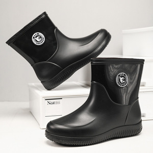 Botas de lluvia impermeables para hombre, suela negra y roja, media caña, sin cordones, para trabajo al aire libre, tacón bajo, color sólido - Product Image 4