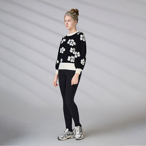 Pull tricoté personnalisé à motif floral anti-plis pour femme, idéal pour l'hiver – Fabricant de tricots - Product Image 5