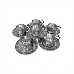 Tasse et soucoupe à thé ou café en laiton avec motif en relief, qualité supérieure, taille personnalisée, pour usage en restaurant - Product Image 1
