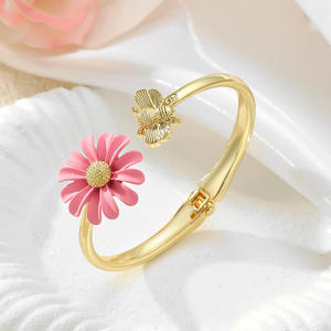 Gold Plated Floral Bee Design Open <strong>Bracelet</strong> for Women Creative Zouchrysanthemum Fashion Bangles Personality <strong>Touch</strong> for <strong>Couples</strong> - Product Image 4