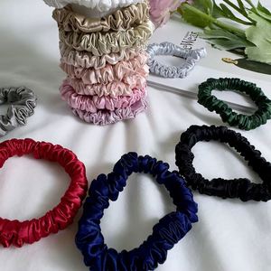 Accessoires de mariage faits à la main, petits mini élastiques fins et doux, attaches pour queue de cheval sans pli, chouchous en satin soyeux - Product Image 2