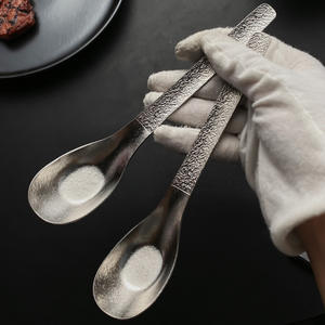 Cuchara de titanio puro con cuerpo recto y patrón de flor de hielo cristalizado para comida de bebé, uso doméstico y en restaurantes. - Product Image 2