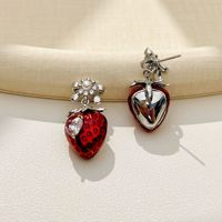 Leuke asymmetrische aardbei hangende oorbellen dames boog parel hart zirkoon fruit oorbellen zoete Koreaanse dagelijkse sieraden groothandel