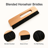 Pinceau professionnel à manche en bois et poils de cheval pour l'installation et le lissage de papiers peints et revêtements muraux