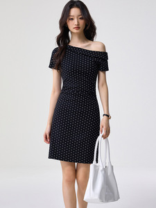 Abito Halter Stile Americano con Stampa Leopardata, Design Schiena Scoperta, Vestibilità Aderente in Vita, Orlo Arricciato, Gonna Corta - Product Image 1