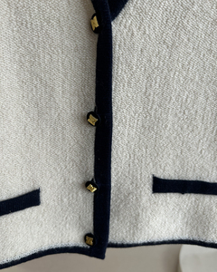 Cárdigan de Punto con Cuello Redondo, Estilo Casual y Transpirable para Mujer, en Lana/Cachemira Beige Chic, con Logotipo Frontal, para Otoño e Invierno - Product Image 3