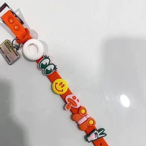 Collar de perro de PVC impermeable de diseño moderno para gatos al por mayor con dijes de decoración intercambiables - Product Image 3