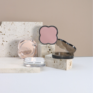 Yuecai Boîtier vide pour fard à joues et illuminateur, forme trèfle, avec bordure et garniture en strass, couleur unie, vente en gros - Product Image 1