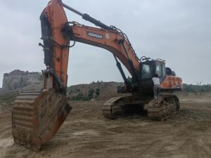 Excavadora de cadenas Doosan DX520 original pintada, fabricada en Corea del Sur, certificada por la EPA, con motor de 265KW, capacidad de cazo de 2.2m3, EURO5 - Product Image 6