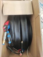 Machine à pulvériser de mousse de polyuréthane à deux composants, à cellules fermées et ouvertes, avec tuyau chauffant