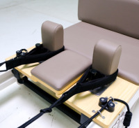 Équipement de Pilates pliable personnalisé en aluminium blanc, machine d'étirement de yoga peu encombrante pour la salle de sport