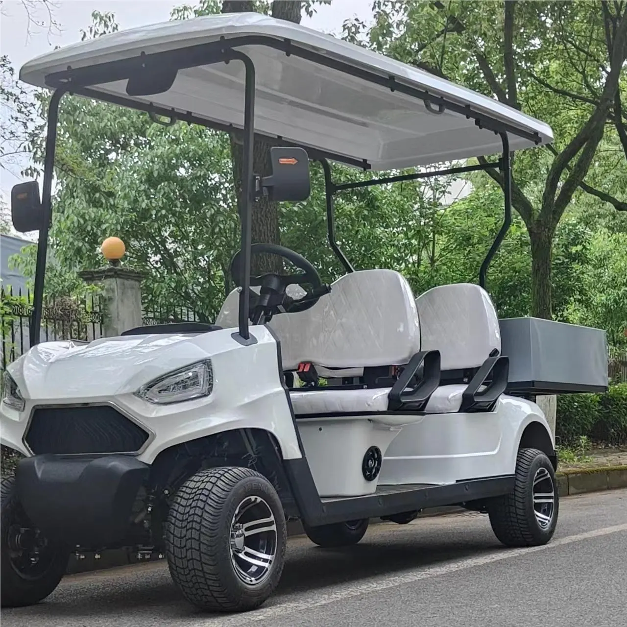 Petit chariot de golf utilitaire électrique de 4 sièges en gros avec la boîte arrière de cargaison