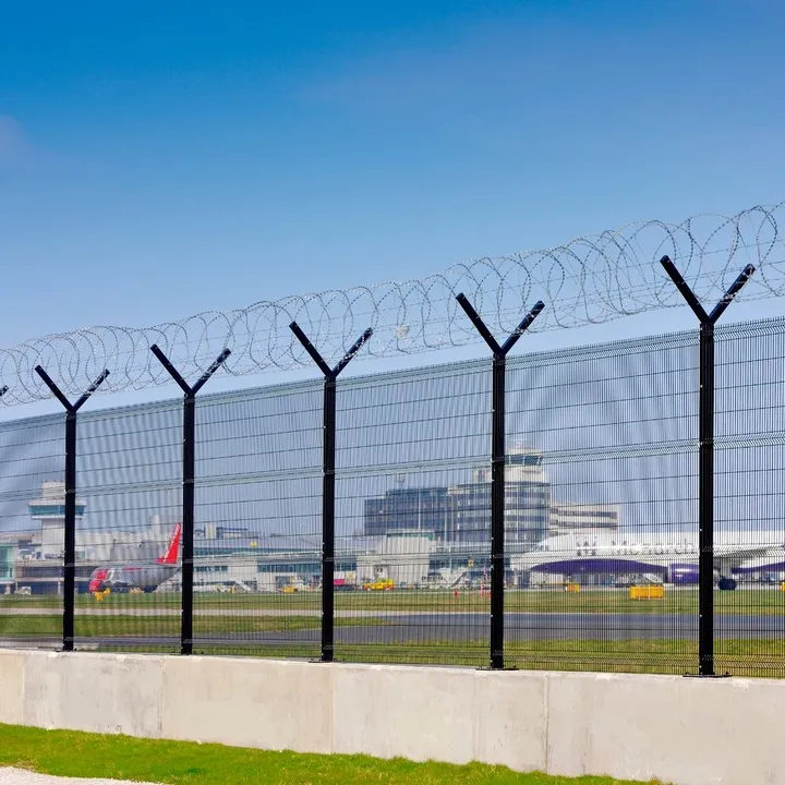 Recinzione perimetrale di sicurezza aeroportuale di alta qualità zincata e rivestita in pvc anti salita con filo spinato