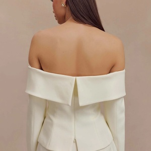 Top Corto Elegante con Hombros Descubiertos y Abertura Frontal para Mujer, OEM - Product Image 4