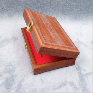 Caja de madera para medallas, rectangular, de 0,9 cm de grosor, con cerradura, caja de regalo para guardar monedas conmemorativas, origen Shenzhen - Product Image 3