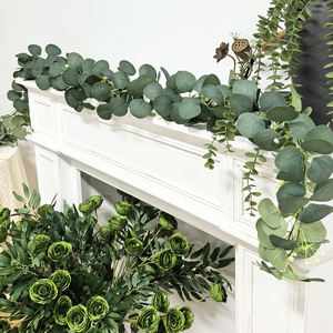 Decorazione per Porta Esterna, Ghirlanda Piatta di Foglie di Eucalipto Simulate in Seta per Primavera ed Estate - Product Image 1