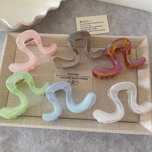 Elegante Pinza de Pelo de Plástico con Diseño de Tiburón de 8 cm, Pinza Geométrica para el Cabello para Mujeres y Niñas, Accesorio para Cola de Caballo, Venta al por Mayor - Product Image 2