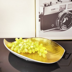 Assiette à fruits en céramique écologique de style classique moderne avec feuille d'or et design Art Déco pour la décoration de la maison et les cadeaux de mariage - Product Image 3