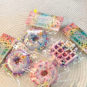 Jouets anti-stress en forme de patte de chat souple et moelleuse, multicolores, avec logo personnalisé, pour enfants et adultes, vente en gros - Product Image 2