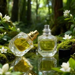 ขวดน้ำหอมแก้วใสหรูหรา ขนาด 30 มล. 50 มล. 100 มล. พร้อมฝาฉีดสีทอง/สีเงิน - Product Image 5