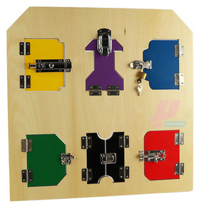 Tablero de práctica de cerraduras de madera Huile Montessori, 6 puertas de colores, material didáctico sensorial para la educación de la primera infancia - Product Image 1