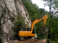 Livraison Gratuite - Excavatrice sur Chenilles Robuste de 18 Tonnes avec Moteur Cummins, Boîte de Vitesses Eaton, Pompe PNM - Haute Efficacité Opérationnelle