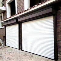 Portes extérieures roulantes électriques au design moderne Sécurité en alliage d'aluminium pour usage résidentiel extérieur Accessoire moteur