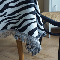 Nappes noires et blanches en damier avec pampilles Chenille épaisse mode léopard imprimé nappe décorative