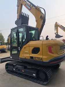 Excavadora de cadenas XE75GA amarilla con capacidad de cazo de 0.75m³ – Máquina compacta para movimiento de tierras - Product Image 1