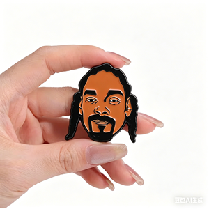 Broche en émail noire personnalisée motif requin, bijou animalier en zinc, cadeau pour enfants et amis - Product Image 3