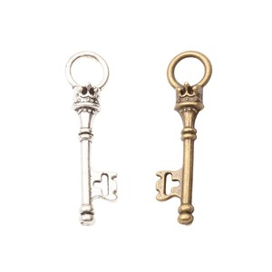 Pendentif Clé Squelette Couronne Royale en Alliage <span class=keywords><strong>de</strong></span> Zinc Argent Antique Bronze pour Cartes d'Invité <span class=keywords><strong>de</strong></span> Mariage Thème Contes <span class=keywords><strong>de</strong></span> Fées - Product Image 4