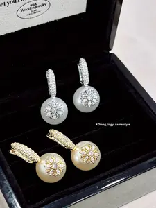 Orecchini a Perno in Kevlar con Effetto Perla, Stile Francese Estetico di Tendenza con Motivo a Fiocco di Neve Invernale per Donne - Product Image 4