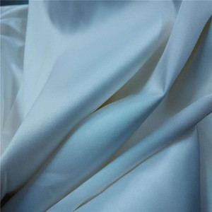 Tela tejida barata <span class=keywords><strong>de</strong></span> China, Material <span class=keywords><strong>de</strong></span> ropa al por mayor, tela <span class=keywords><strong>de</strong></span> seda brillante, satén, tela <span class=keywords><strong>de</strong></span> poliéster 100%, satén nupcial para vestido <span class=keywords><strong>de</strong></span> boda - Product Image 5