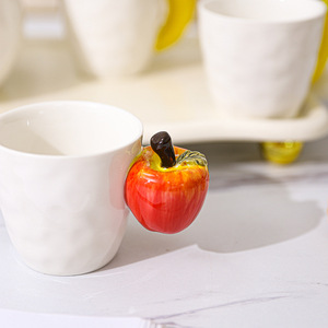 All'ingrosso Design creativo del fumetto <span class=keywords><strong>tazze</strong></span> di <span class=keywords><strong>porcellana</strong></span> <span class=keywords><strong>dipinte</strong></span> <span class=keywords><strong>a</strong></span> <span class=keywords><strong>mano</strong></span> modello di Banana mela lavastoviglie microonde <span class=keywords><strong>tazze</strong></span> di caffè per la casa - Product Image 3