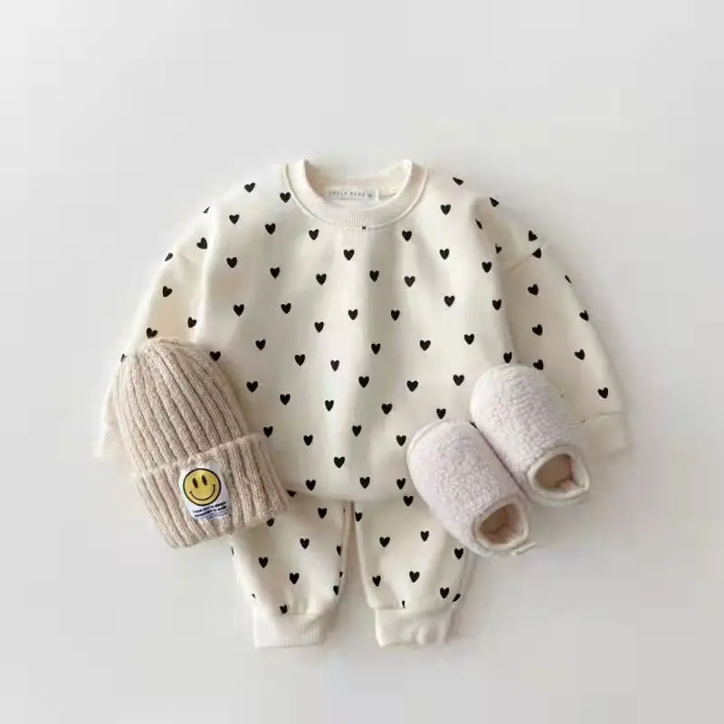 İlkbahar sonbahar bebek kız giysileri set çocuk aşk kalp baskılı gömlek pantolon 2 adet kıyafet pamuk bebek pijama
