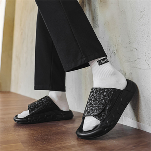 Sandales de spa noires en cuir spatial de haute qualité pour hommes, à semelle épaisse, souples, à mémoire de forme, réfléchissantes, pour une marche aérienne - Product Image 5