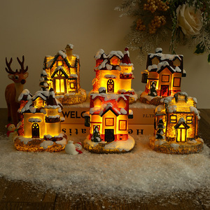 Casa en Miniatura de Resina con Iluminación LED, Adorno Navideño, Decoración Interior para Sala de Estar, Regalo - Product Image 1
