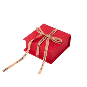 Caja de Embalaje de Joyería de Papel Cuadrada de Lujo con Logotipo Personalizado, Cinta Roja, Impresión Offset 4C para el Día de San Valentín - Product Image 4