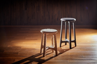 Taburete Kiriko Moderno Japonés de Madera de Paulownia Color Natural con Tapicería Acrílica Ligera y Cómoda para Cocina y Sala de Estar