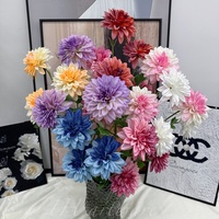 Composition florale artificielle multicolore en soie à 3 têtes, type Dalia, pour décoration de mariages et d'espaces extérieurs, avec supports au sol