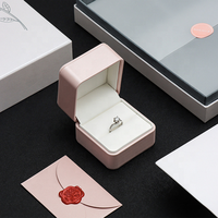 Proposition blanche haut de gamme personnalisée boîte-cadeau de bijoux de bague assortie à la Saint-Valentin