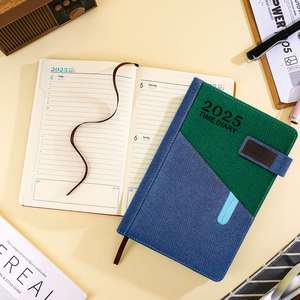 Carnet en cuir A5 avec couverture gaufrée à rainures et fermeture magnétique, pages lignées personnalisables pour l'écriture - Product Image 1