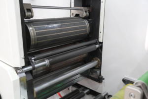 Ideale per lavori di stampa variabili Funzionamento facile e funzionamento costante Versatile MQ - 450YIIE Semi-rotativo Die Cutter per brevi lunghe tirature - Product Image 3