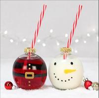 Nouvelle bouteille d'eau en verre boule de couleur au minimum avec boule de Noël en paille pour la cuisine et la boisson